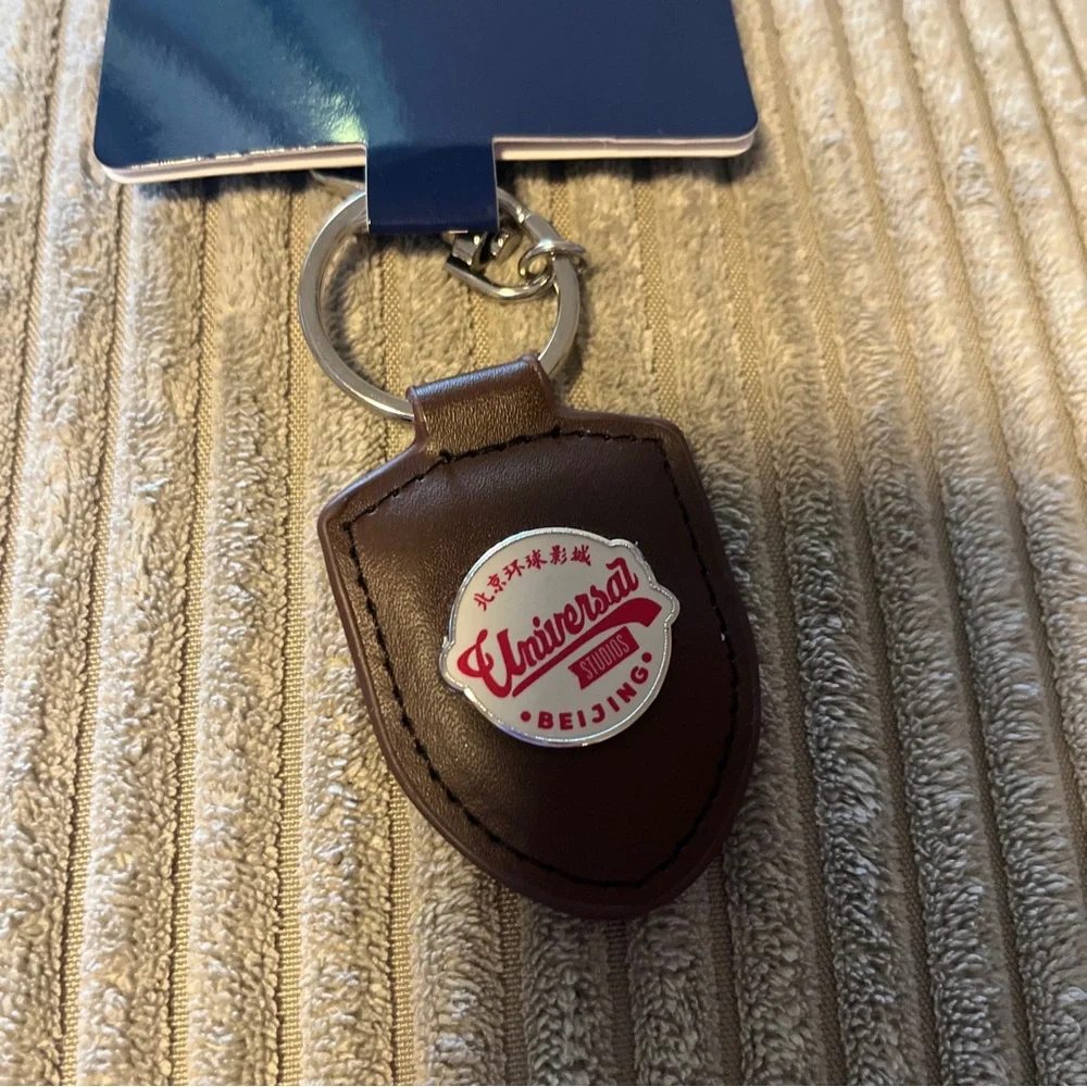 Universal Studios Beijing Logo Keychain Brown Leather New - Picture 3 of 6